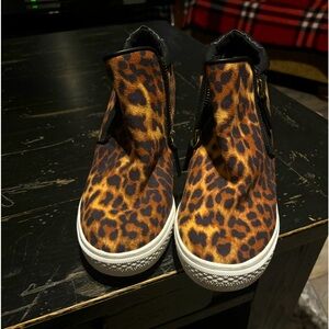 Leopard print , side zip bootie